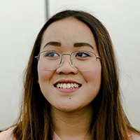 Primer plano de chica con gafas