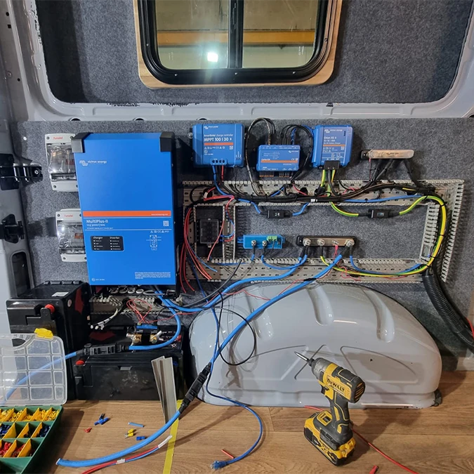 Cableado en el interior de una carvana